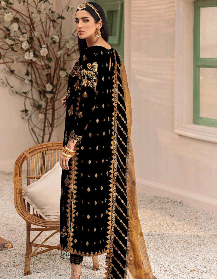 Makhmal By Emaan Adeel Unstitched 3 Piece Velvet Formals Collection'2024-MK-305