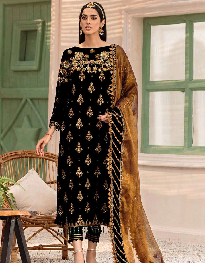 Makhmal By Emaan Adeel Unstitched 3 Piece Velvet Formals Collection'2024-MK-305