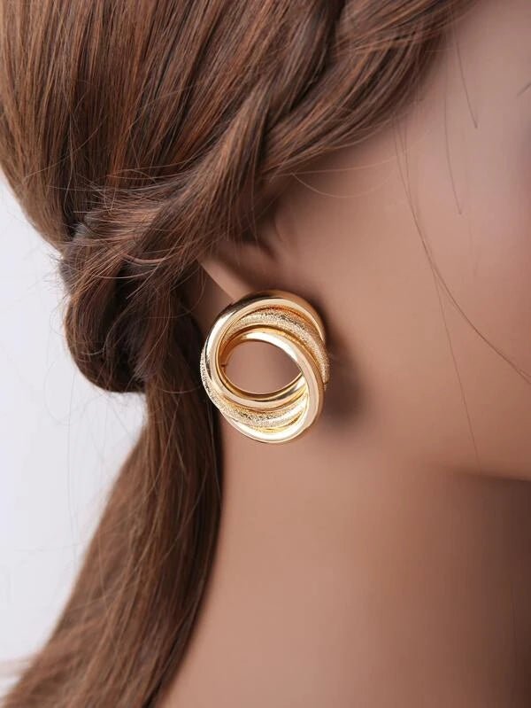 Shein- Triangular stud earrings in circular shape
